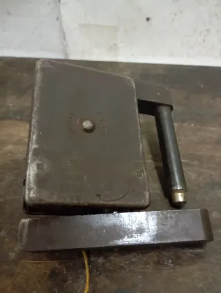 LIQUIDACIÓN Candado antiguo de metal