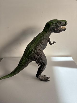 Dinosaurios T-Rex y Triceratops de juguete