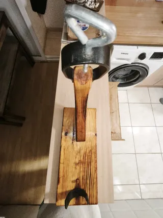 Jamonera de madera y metal