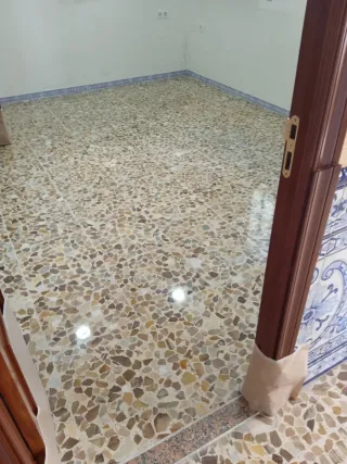 Servicio de pulido y abrillantado de suelos