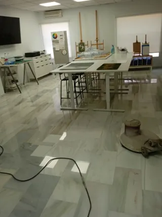 Servicio de pulido y abrillantado de suelos