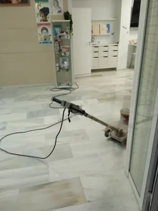 Servicio de pulido y abrillantado de suelos