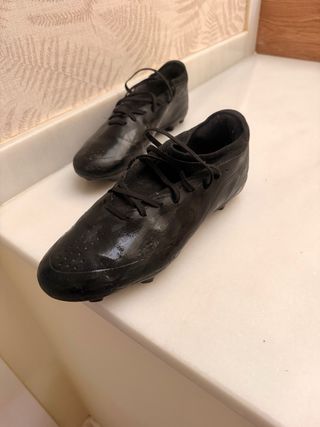 Botas de fútbol negras