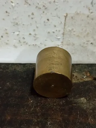 LIQUIDACIÓN Pesa antigua de latón