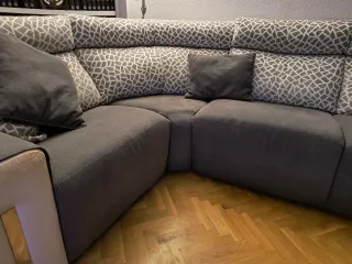 Sofá esquinero modular grises y blancos