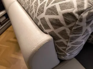 Sofá esquinero modular grises y blancos