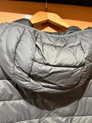 Plumífero ligero Easy Wear verde con capucha