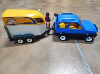 Coche y remolque caballos Playmobil