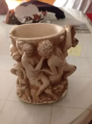 Antichi vasi e fontana.