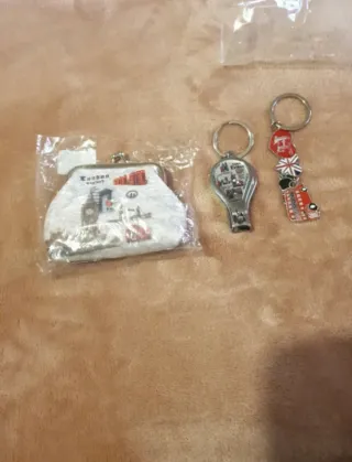 Monedero y 3 llaveros Londres