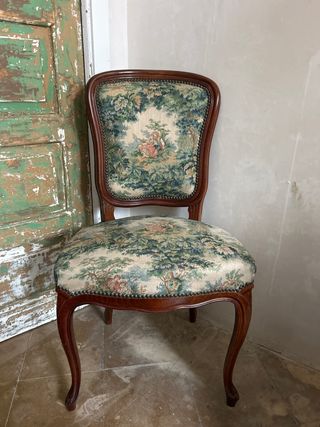 Conjunto de 6 sillas de madera y tela