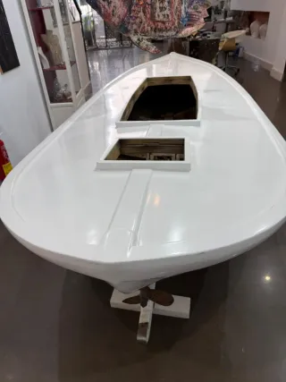 Barco blanco para expositor tienda