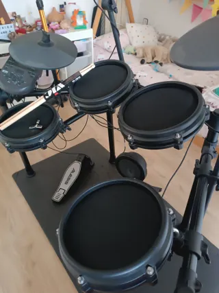 Batería Electrónica Alesis Nitro Mesh