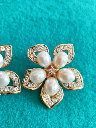 Pendientes vintage flor perla y circonitas