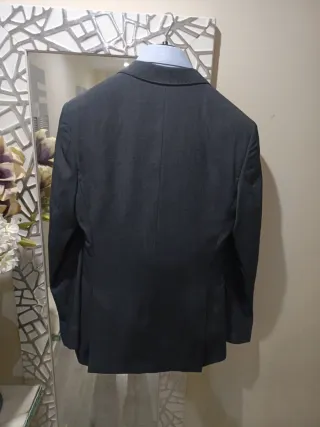 Traje muy elegante y entallado,color gris,38/40