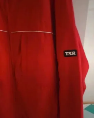 Chaqueta cortavientos impermeable TXR roja