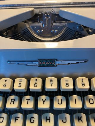 Máquina de escribir vintage AMAYA