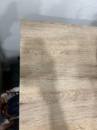 Mesa auxiliar diseño moderno madera y metal