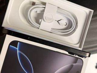 iPhone 16 Pro Max Negro + 2 fundas. Como nuevo