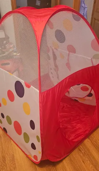 Parque infantil con canasta