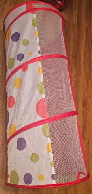 Parque infantil con canasta