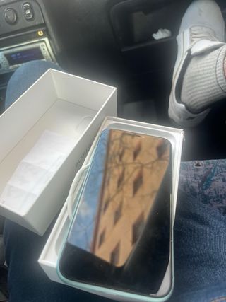 iPhone 11 64GB Verde SOLO tiene agrietado tapa