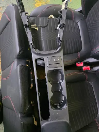 Interior Completo + Apoyabrazos Ford puma año 2021