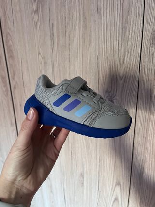 Scarpe Adidas Bambino Taglia 23