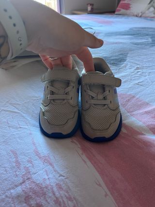 Scarpe Adidas Bambino Taglia 23