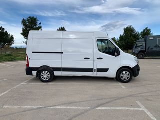 Nissan NV400 2022