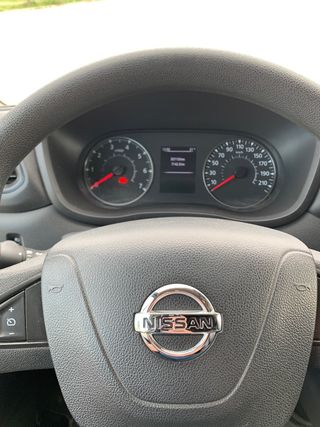 Nissan NV400 2022