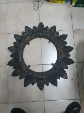 Marco decorativo sol metal dorado 65cm