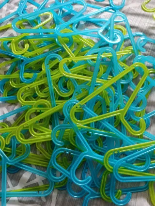 Lote 8 Perchas Ikea Azul y Verde.poco uso