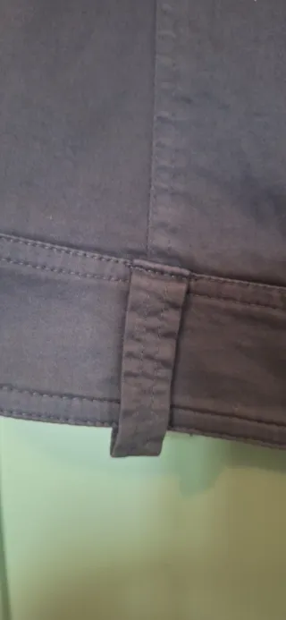 Top corto grigio con pizzo