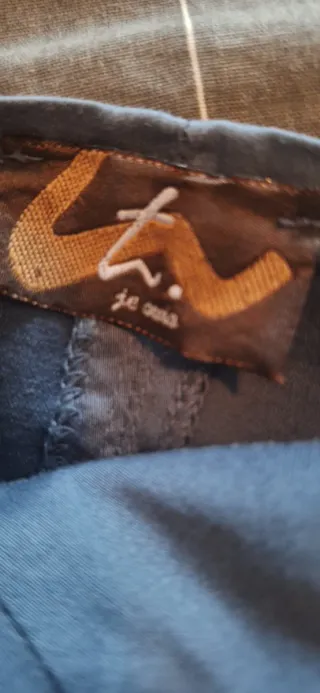 Top corto grigio con pizzo