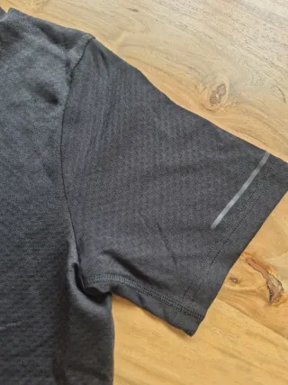 Camiseta deportiva Adidas negra