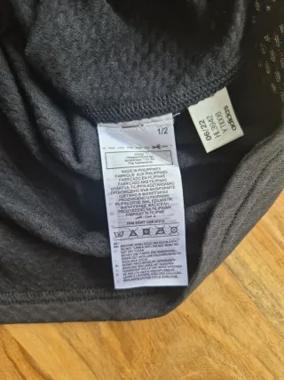 Camiseta deportiva Adidas negra