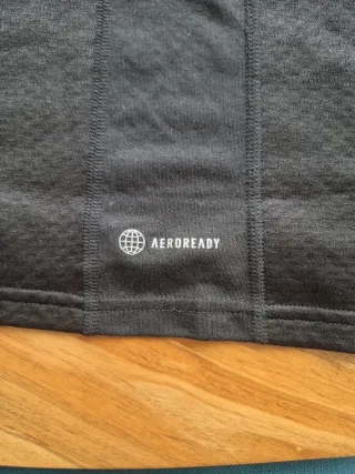 Camiseta deportiva Adidas negra