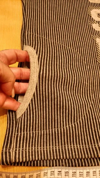 Sudadera Dolores Promesas rayas