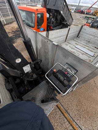 Man 18.264 Basculante con grúa HIAB