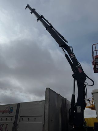 Man 18.264 Basculante con grúa HIAB