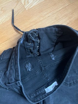 Pantalón vaquero campana con cordones