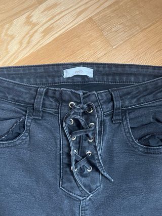 Pantalón vaquero campana con cordones