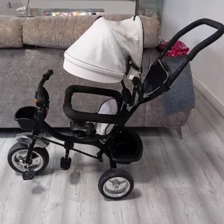 Triciclo infantil negro y blanco