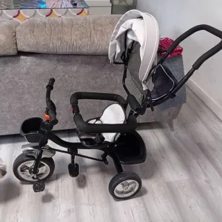 Triciclo infantil negro y blanco