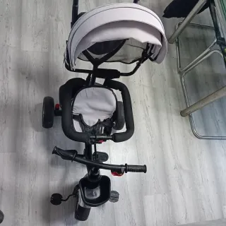 Triciclo infantil negro y blanco