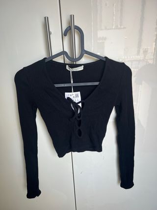 Camiseta negra manga larga con cordones