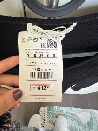 Camiseta negra manga larga con cordones