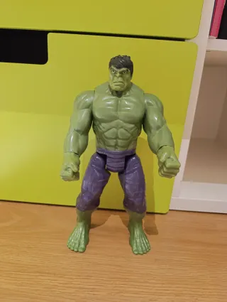 Figuras de Superhéroes (Hulk, Batman, Spiderman, C