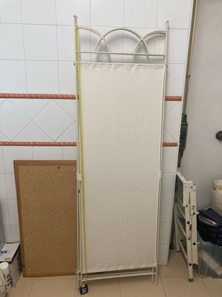 Biombo separador beige y blanco